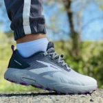 کتونی بروکس مدل کاسکادیا 17 طوسی