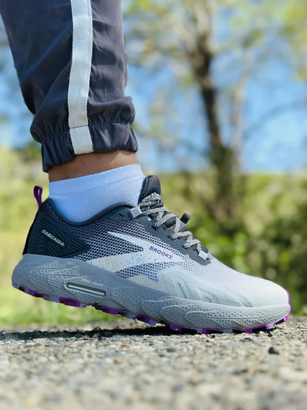 کتونی بروکس مدل کاسکادیا 17 طوسی