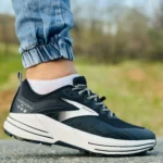 کتونی بروکس مدل کاسکادیا 16 مشکی