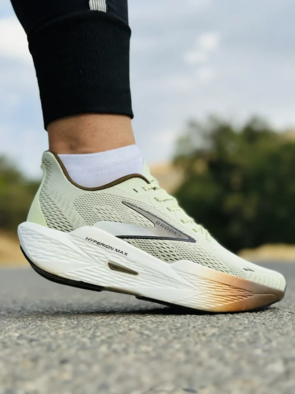 کتونی بروکس مدل Hyperion Max Gale 2 زیتونی