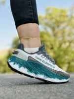 کتونی نیوبالانس مدل تریلV3 سفید خاکستری با زیره سبز