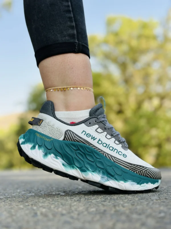 کتونی نیوبالانس مدل تریلV3 سفید خاکستری با زیره سبز