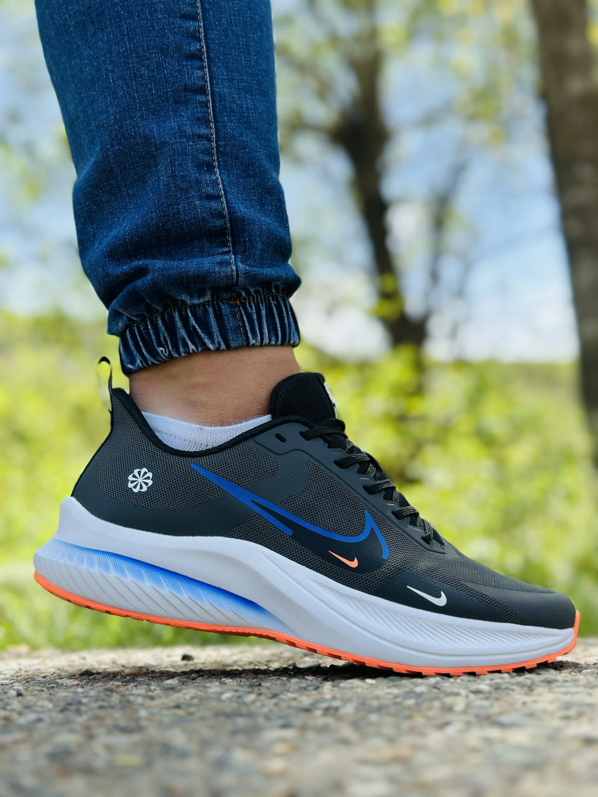 nike-7366-03 کفش نایک آلفازوم خاکستری با زیره نارنجی