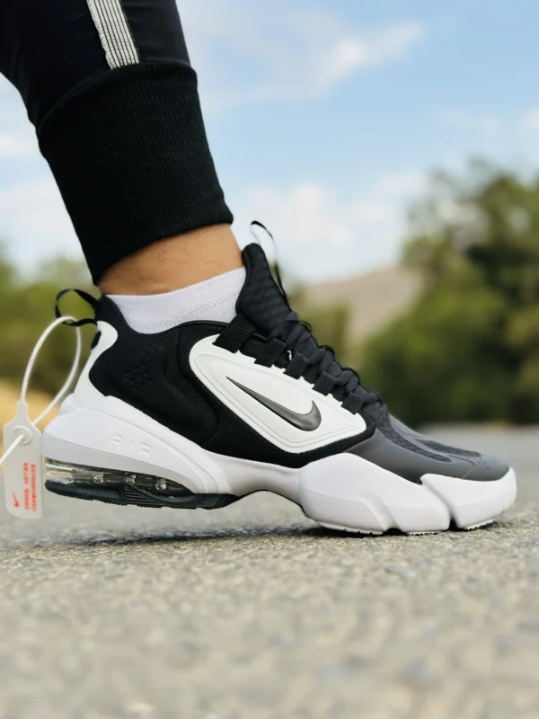 کفش و کتونی نایک ساواچ رنگ مشکی سفید